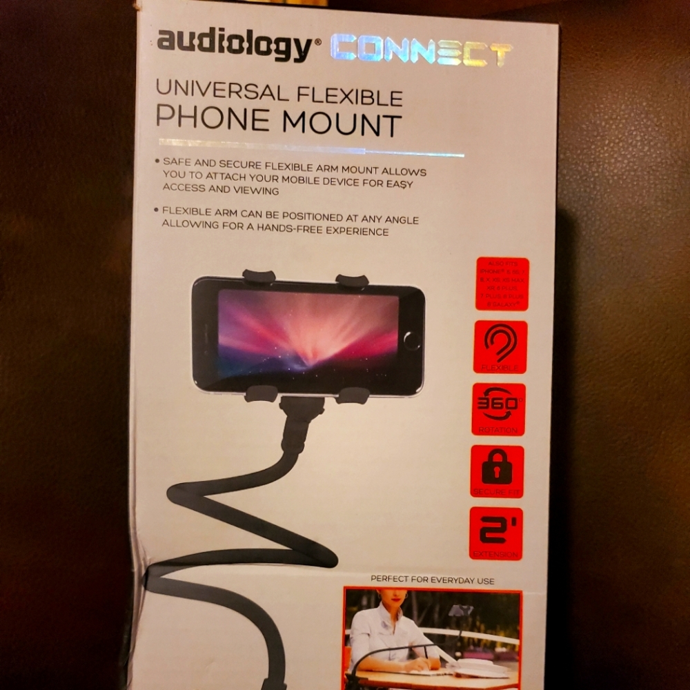 Universal flexible phone mount